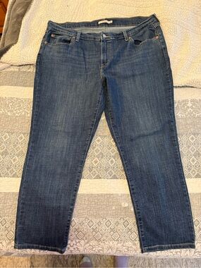 Levi's Women's Straight Leg Jeans in Dark Blue Wash